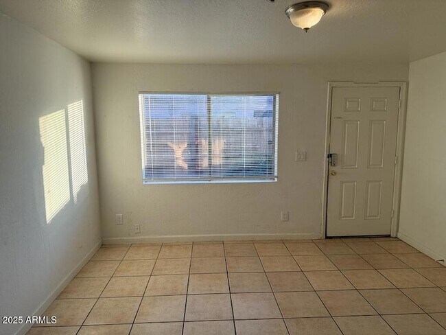 Foto del edificio - 4829 N 37th Ave