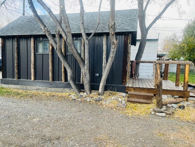 Foto del edificio - 216 S H St