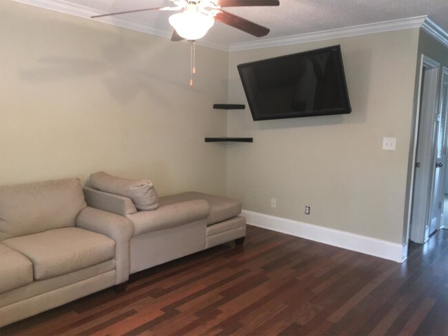 Building Photo - 112 Kimeran Ln