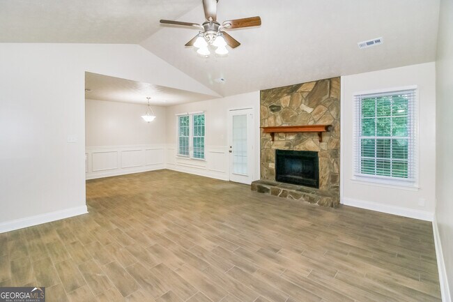 Building Photo - 420 Rosehill Dr