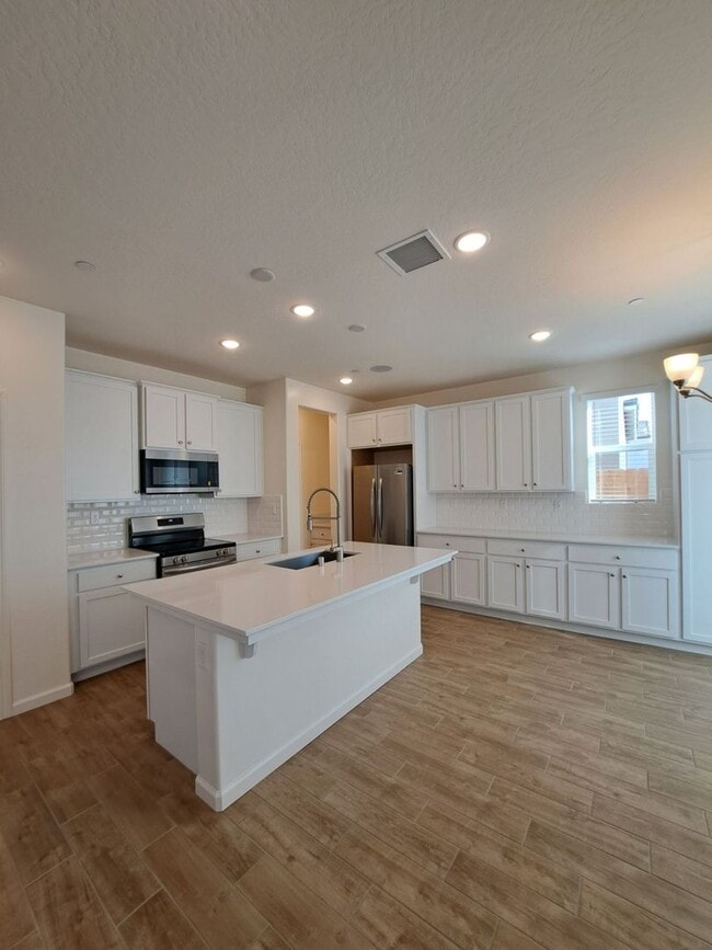 Foto del edificio - Modern 3-Bedroom Home in the Exclusive Elev8ions Neighborhood of Clovis!