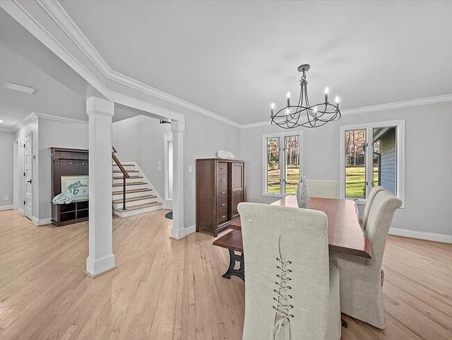Building Photo - 353 Twin Oaks Dr