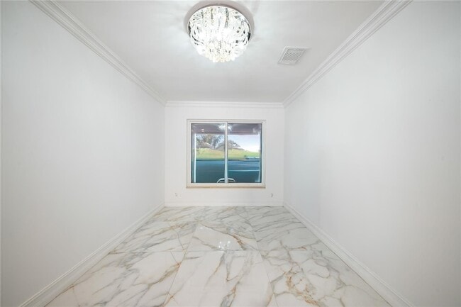 Foto del edificio - 16770 Lakeview Ct