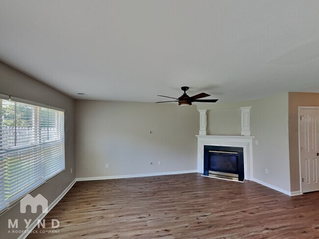Building Photo - 303 Holton Dr