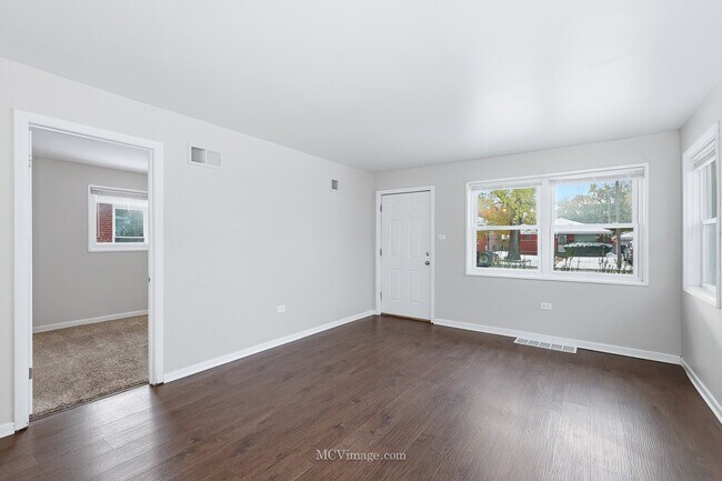 Foto del edificio - 14631 Kimbark Ave