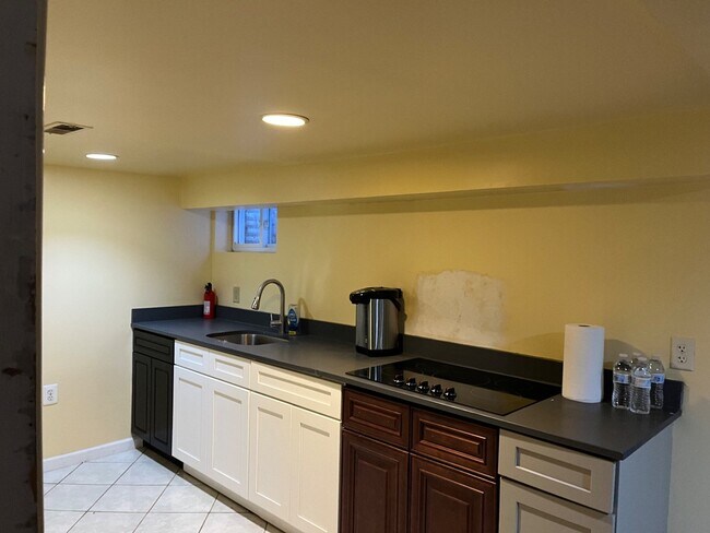 Foto del edificio - 831 E Chase St