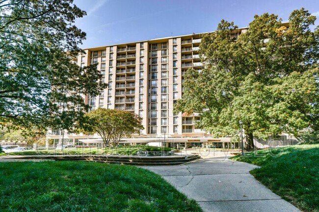 Foto del edificio - 4600 S Four Mile Run Dr