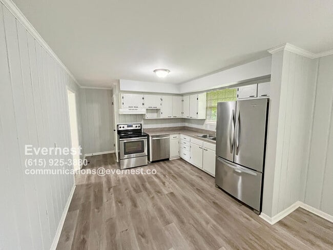 Building Photo - 7031 Bonnamere Dr