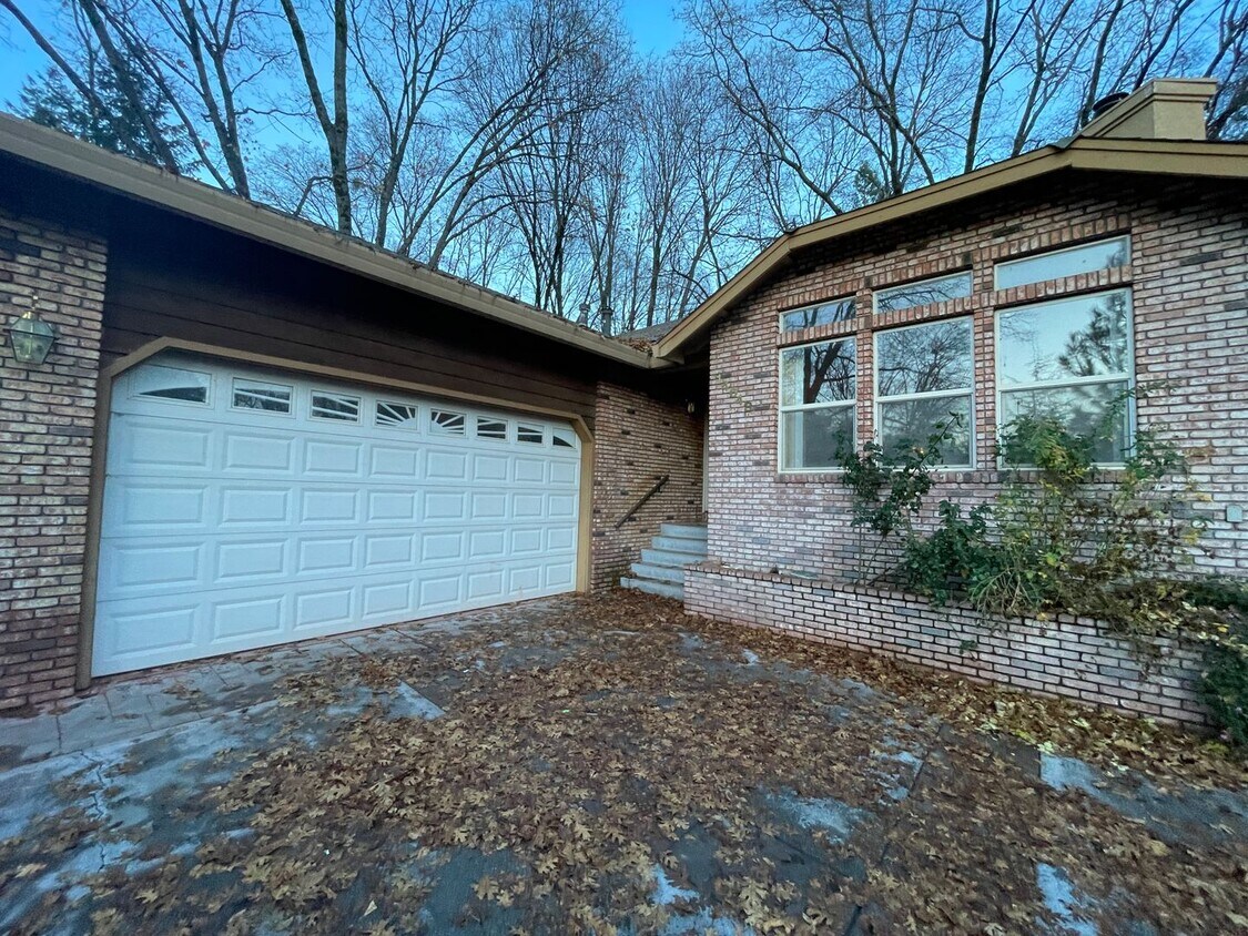 Magalia 3 bed 2 bath home, attached garage... House Rental in Magalia