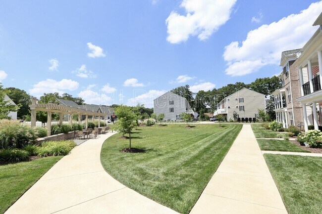 Building Photo - 425 Randolph Vw Dr