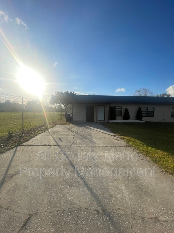 Foto del edificio - 1220 Linda Ln