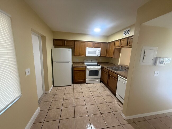 Building Photo - 213 S Moss Rd
