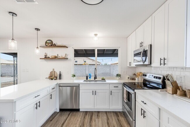 Foto del edificio - 2529 E Commonwealth Cir