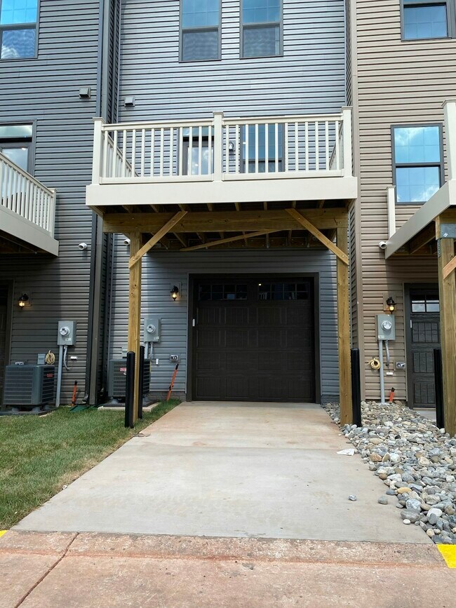 Building Photo - 2626 Velocity Road
