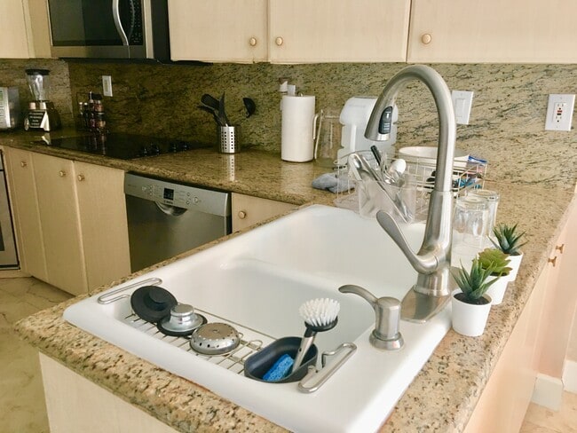 Kitchen - 3370 Hidden Bay Dr