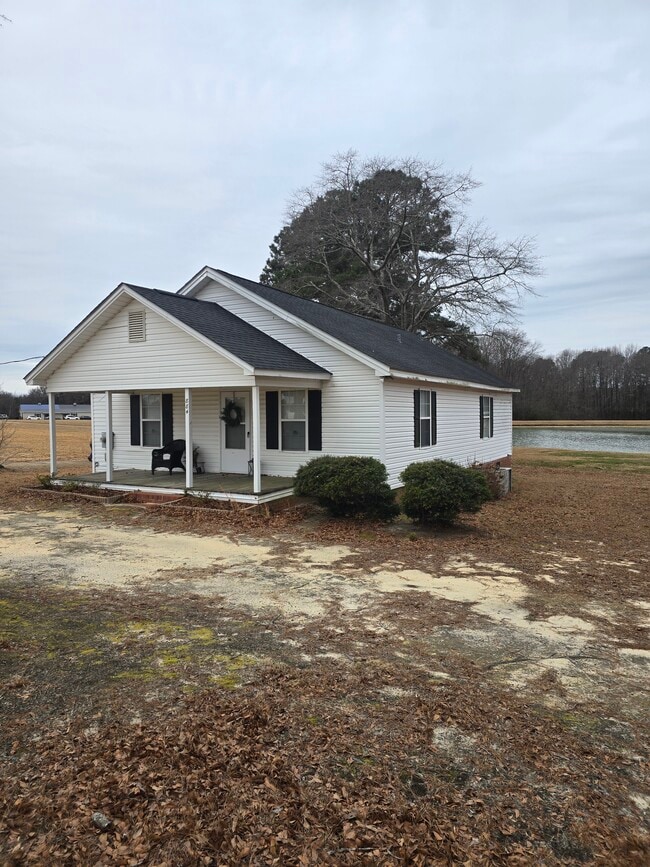 Building Photo - 884 Matthews Mill Pond Rd