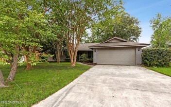 7252 Holiday Hill Ct