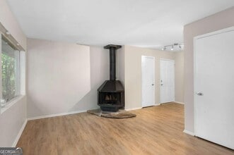 Building Photo - 11 Peachtree Hills Ave NE