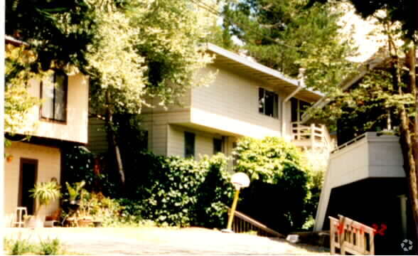Primary Photo - 383 Woodside Ave