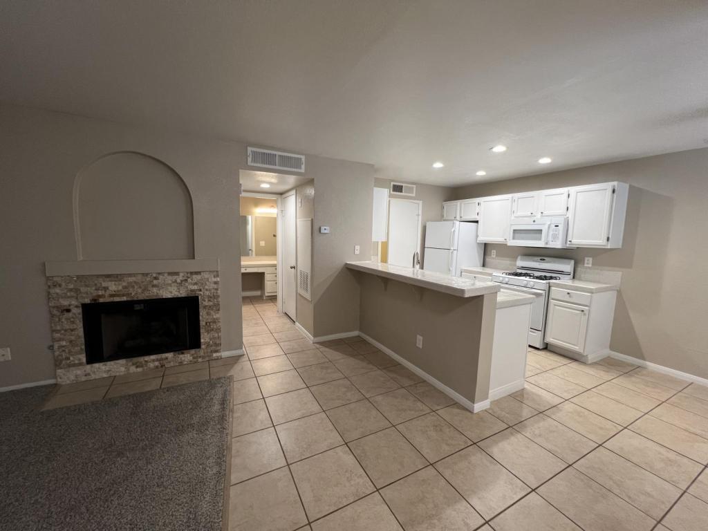 Primary Photo - 7570 W Flamingo Rd, unit 148