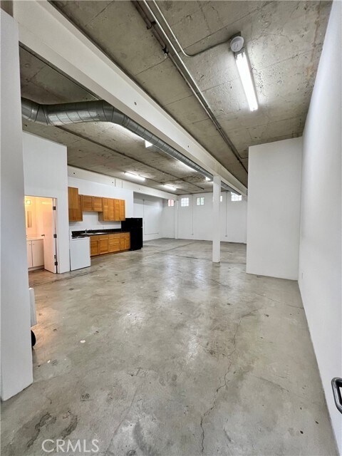 Building Photo - 567 W 5th St