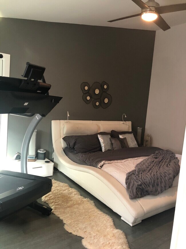 Upper bedroom - 231 Dougram Ave