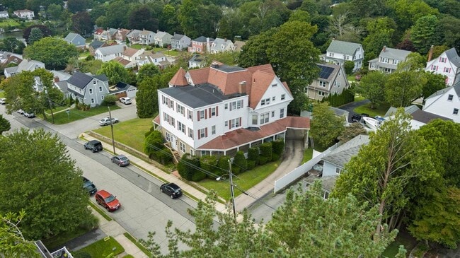 Building Photo - Apartments near water in New London