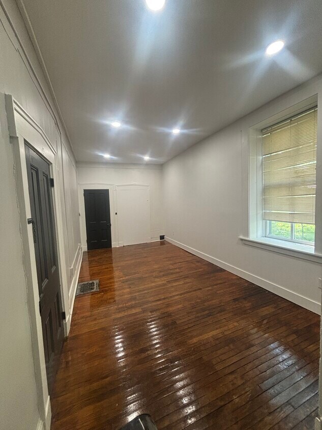 Foto principal - 109 S 6th St