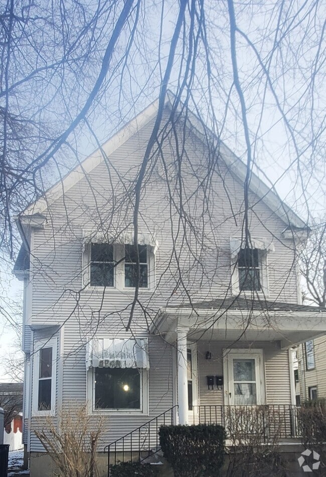 2104 Gabriel Ave Unit 8, Zion, IL 60099 Condo for Rent in Zion, IL