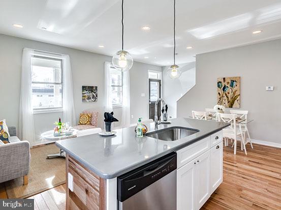 Foto del edificio - 4427 Mitchell St