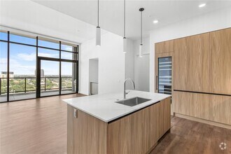 Building Photo - 2311 Westheimer Rd