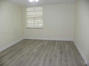 Building Photo - 400 Commodore Dr