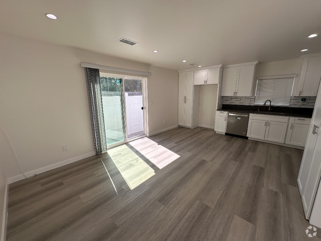 Building Photo - 2110 Gaviota Ave