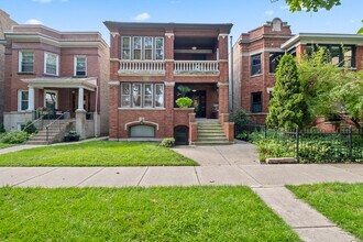 Building Photo - 1335 W Thorndale Ave