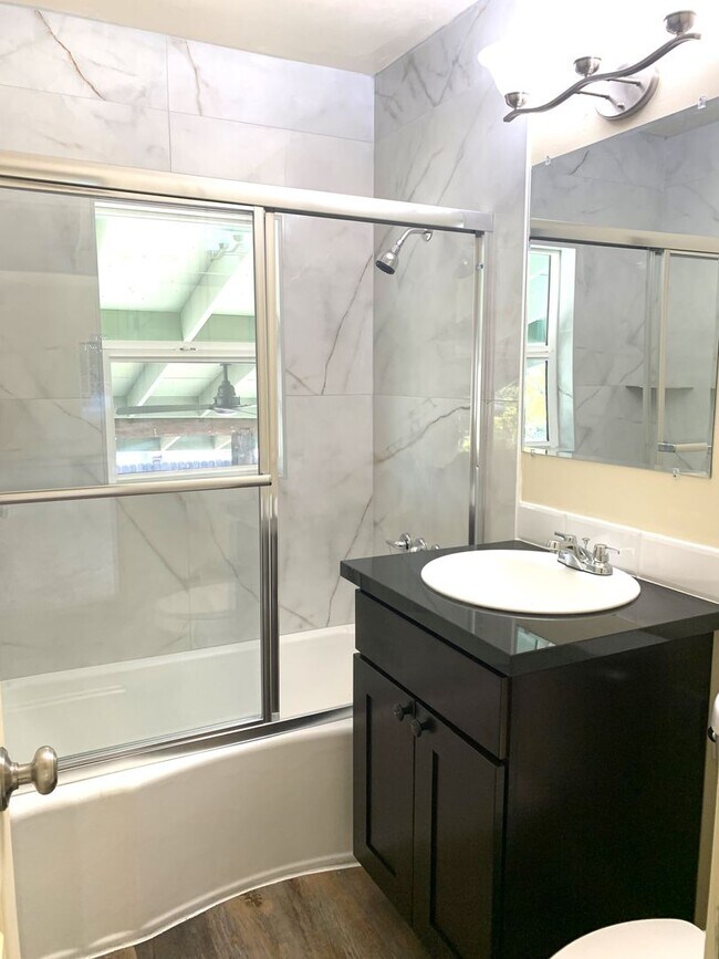 Building Photo - ***BEAUTIFUL REMODELED HOUSE 2BD/1BA AVAIL...