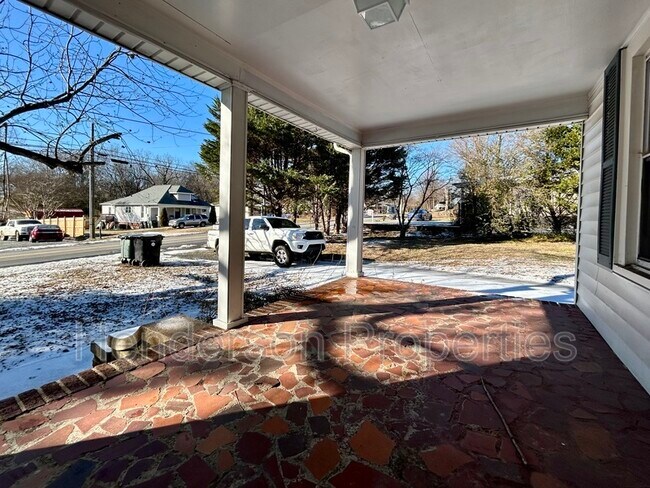 Foto del edificio - 935 Old Charlotte Rd SW