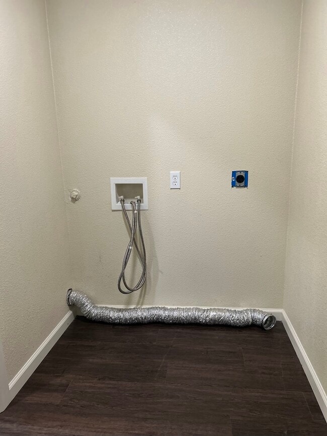 Building Photo - 1211 Dover St