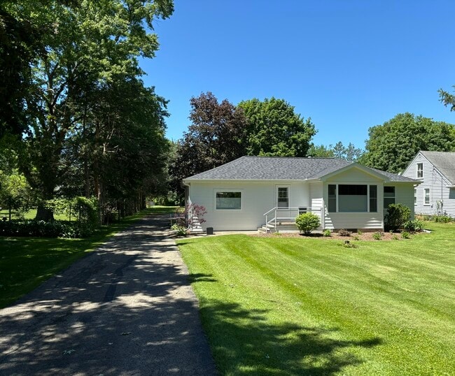 Building Photo - 1445 N Breezeland Rd