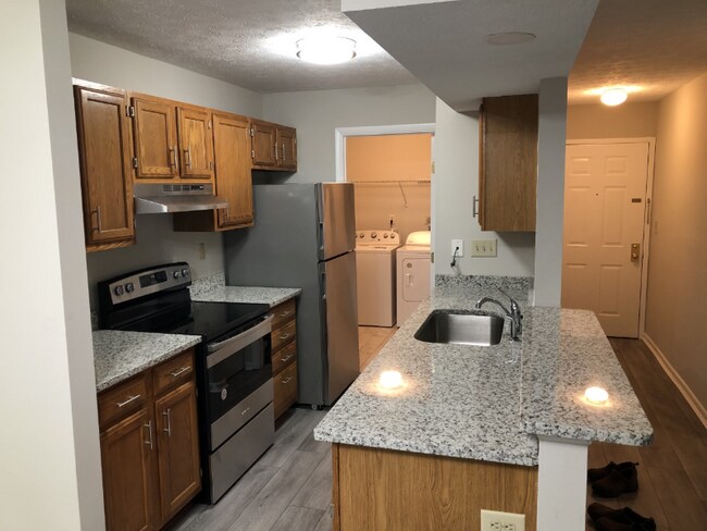 Building Photo - 8900 Eagleview Dr