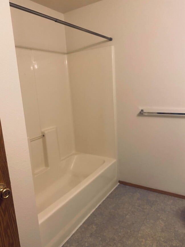 Foto del edificio - 377 Madrona Ave SE