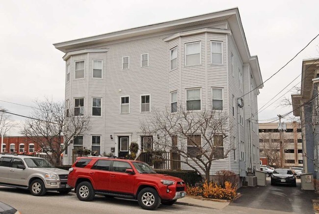 Building Photo - 349 Hanover St