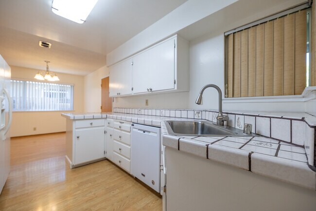Foto del edificio - 1416 Petal Way