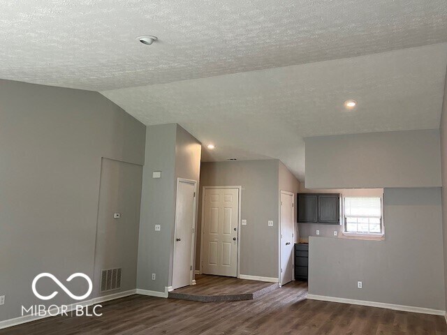 Building Photo - 626 Sierra Dr