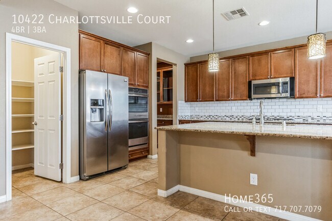 Foto del edificio - Stunning 1 Story home in a gated community...