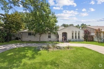 Building Photo - 6820 E Mockingbird Ln
