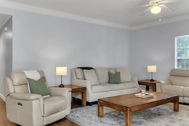 Building Photo - 3 Bedroom/2 Bath Townhome in Woodvalley!