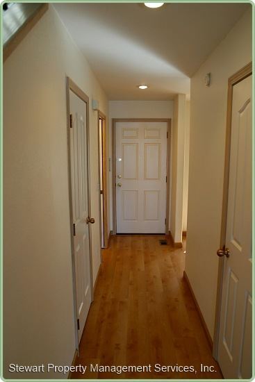 Building Photo - 2 br, 1.5 bath House - 2910 Front Street