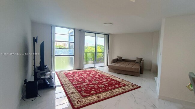 Building Photo - 3475 N Country Club Dr