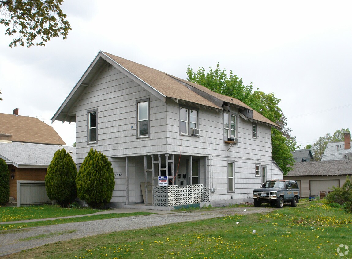 Primary Photo - 818 W Augusta Ave