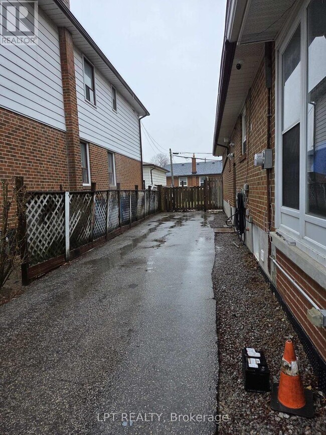 Building Photo - 478 Brimley Rd